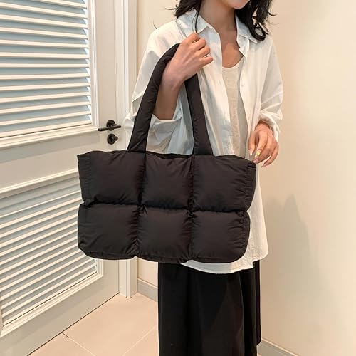 black puffer.jpg__PID:332d5466-dfc7-47ca-a0c7-90e7cb4f26f0